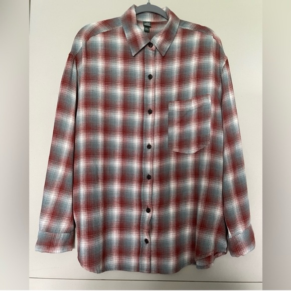 wild fable Tops - NWT Women’s Medium Wild Fable Red & White Checkered Button-Down Top & Pockets ❄️